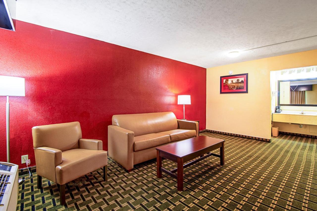 Red Roof Inn & Suites Greenwood, Sc Екстериор снимка