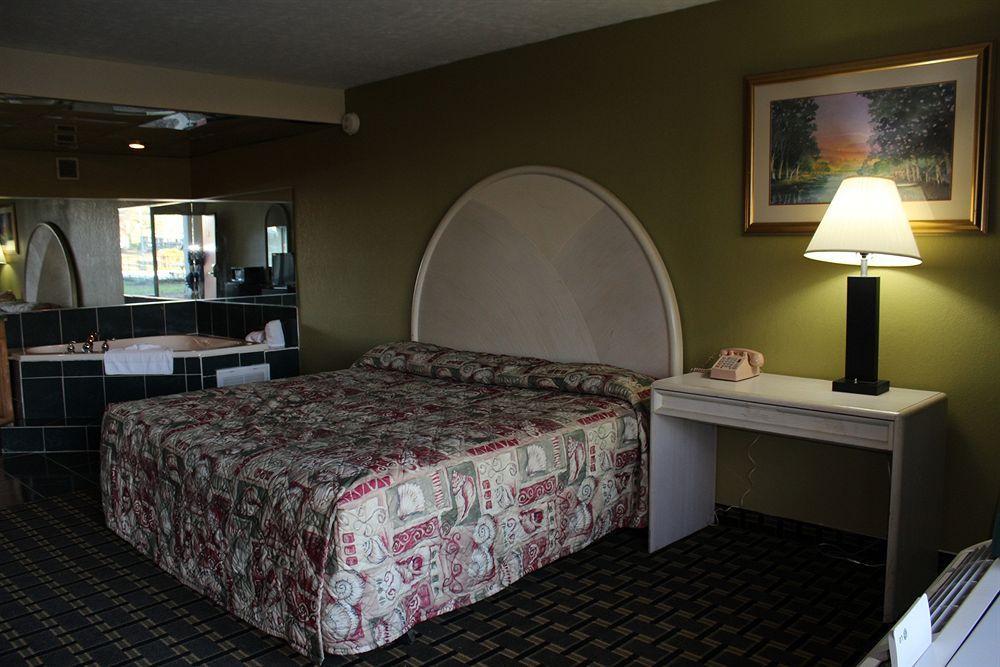 Red Roof Inn & Suites Greenwood, Sc Екстериор снимка