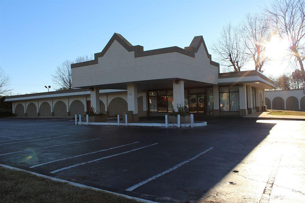 Red Roof Inn & Suites Greenwood, Sc Екстериор снимка