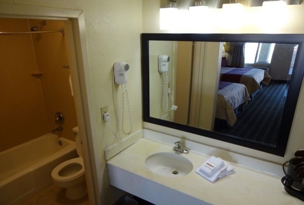 Red Roof Inn & Suites Greenwood, Sc Екстериор снимка