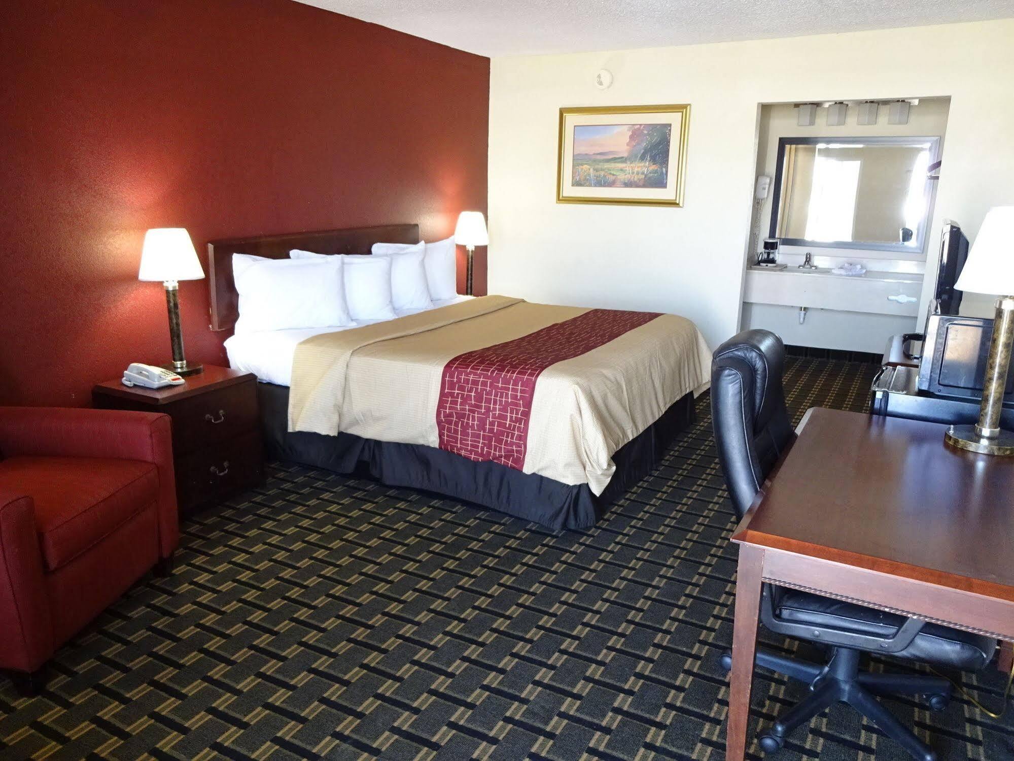 Red Roof Inn & Suites Greenwood, Sc Екстериор снимка