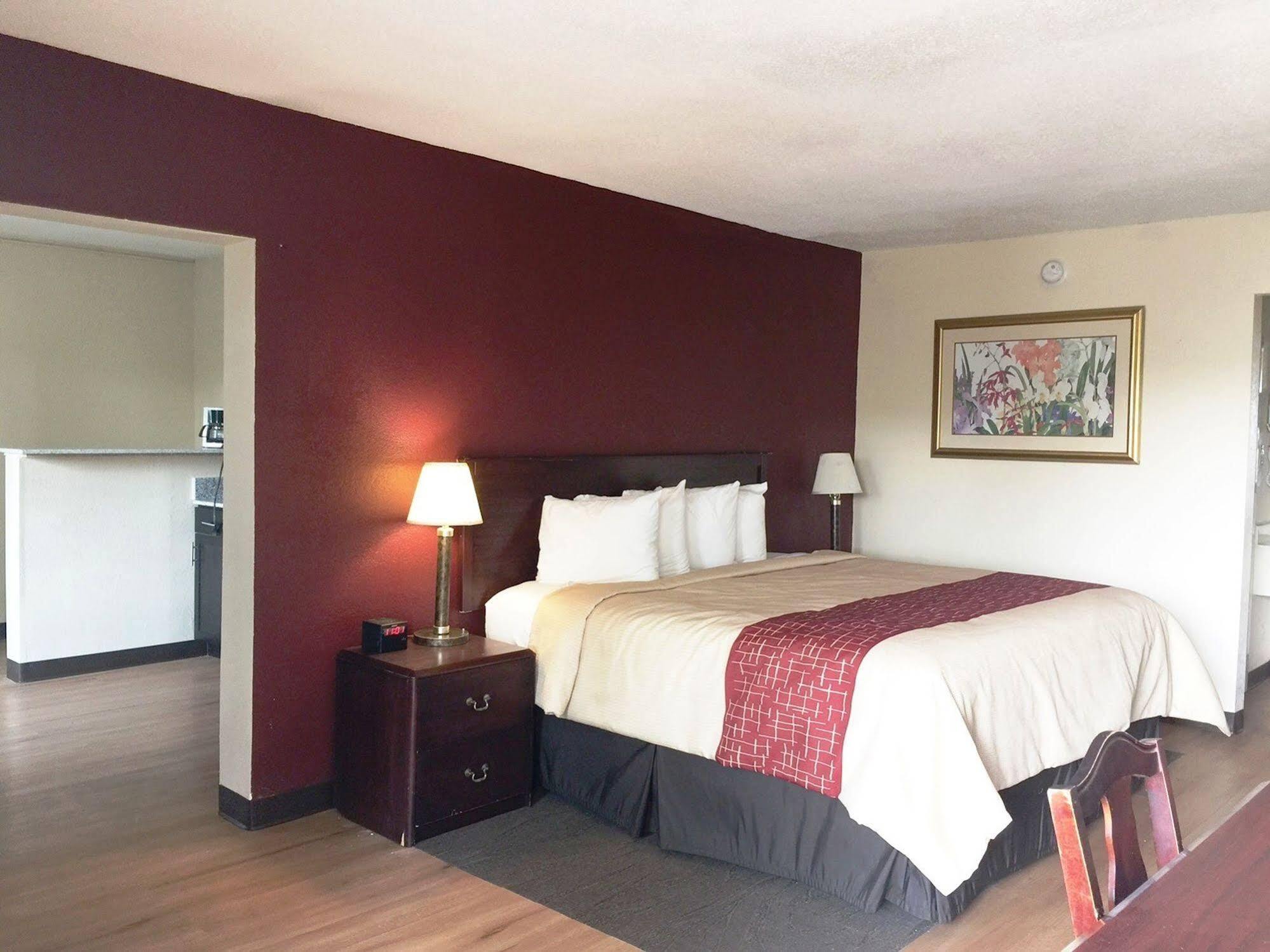 Red Roof Inn & Suites Greenwood, Sc Екстериор снимка